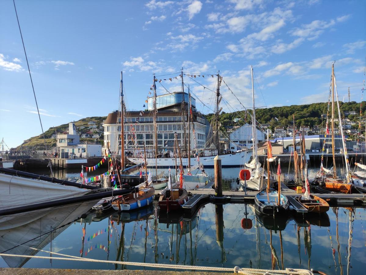 Le Reflet Des Voiles Face Au Port De Fecamp Apartment Bagian luar foto